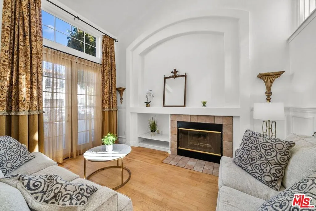 23334 Anacapa Lane, Valencia, California 91354 home-pic-2